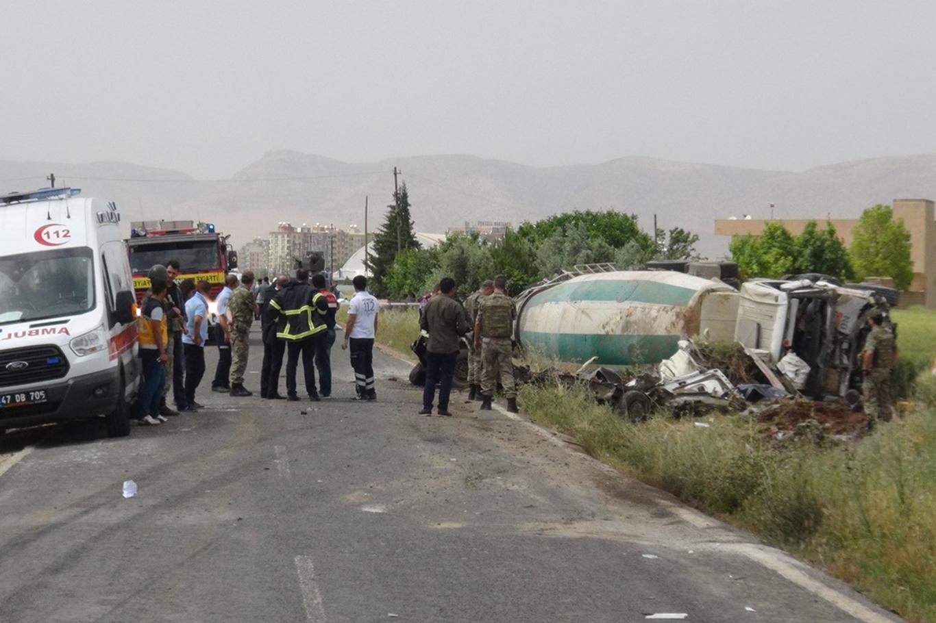 Kızıltepe’de feci kaza: 2 ölü 1 yaralı Kızıltepe’de feci kaza: 2 ölü 1 yaralı